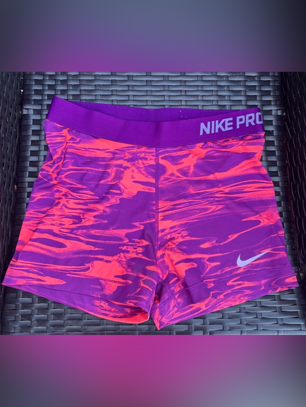 NIKE PRO Sz L Women's 3.0" COMPRESSION Yoga SHORTS Grape/Crimsom in GUC